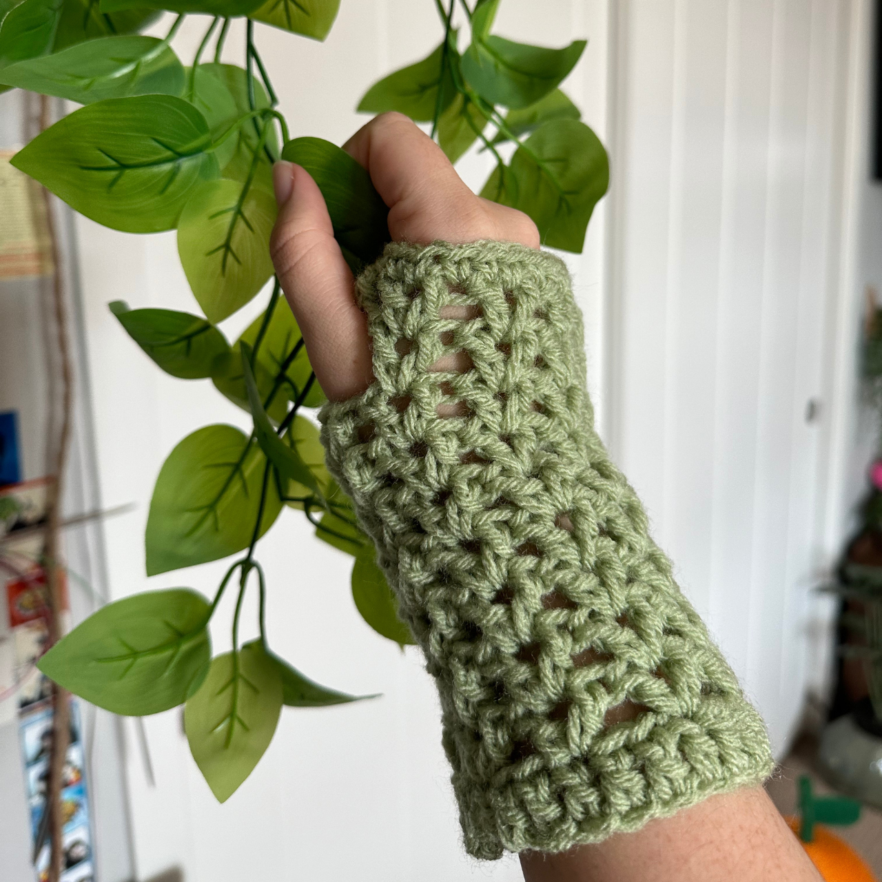 Mesh Wrist Warmer Crochet Pattern
