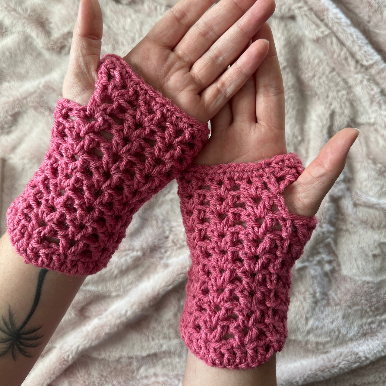 Mesh Wrist Warmer Crochet Pattern