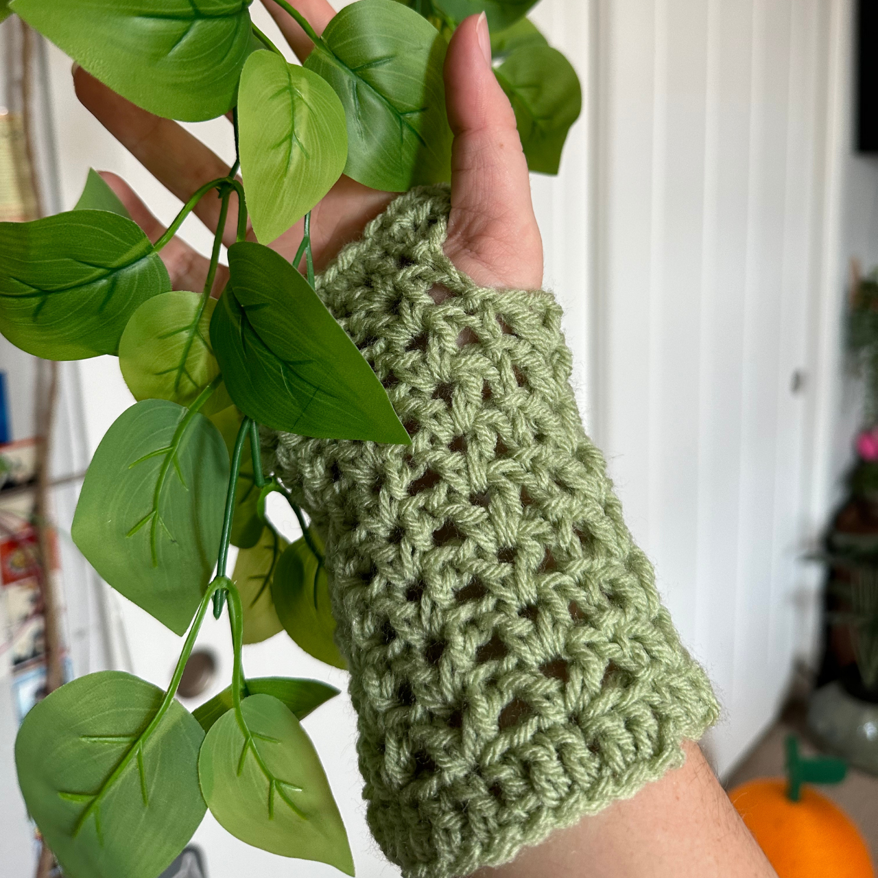 Mesh Wrist Warmer Crochet Pattern