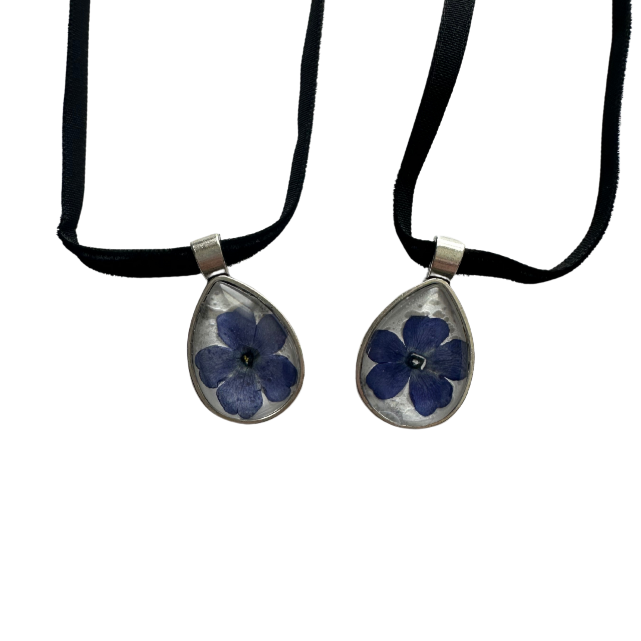 Teardrop Flower Velvet Choker (Blue)