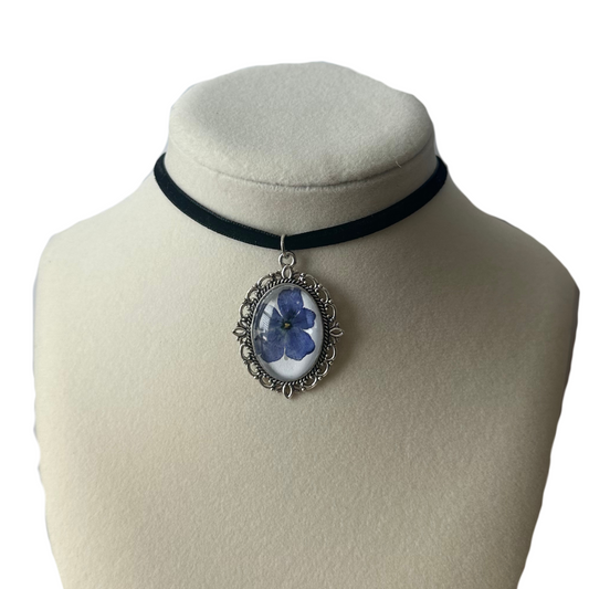 Antique Frame Flower Velvet Choker (Blue)